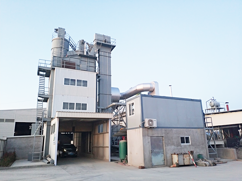 二、2017年10月山東濰坊工地qlb3000型瀝青攪拌站